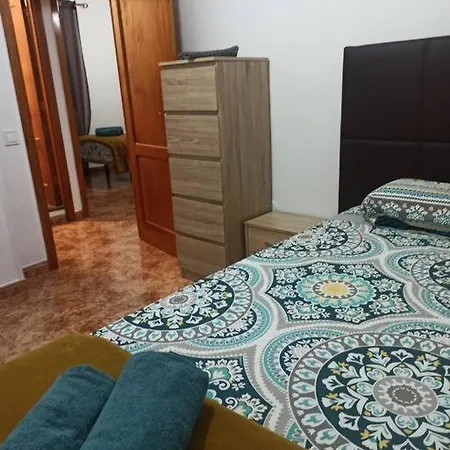Casa Acogedora Por Avenida Mesa Y Lopez. *