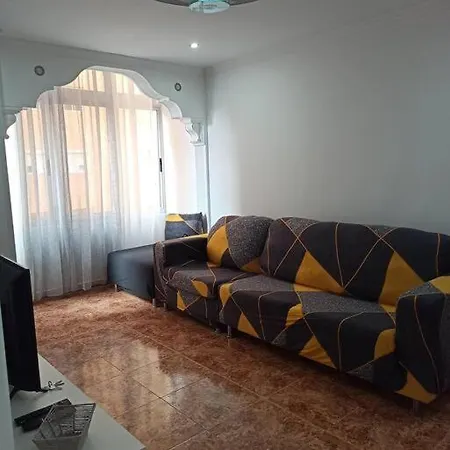 Casa Acogedora Por Avenida Mesa Y Lopez. *